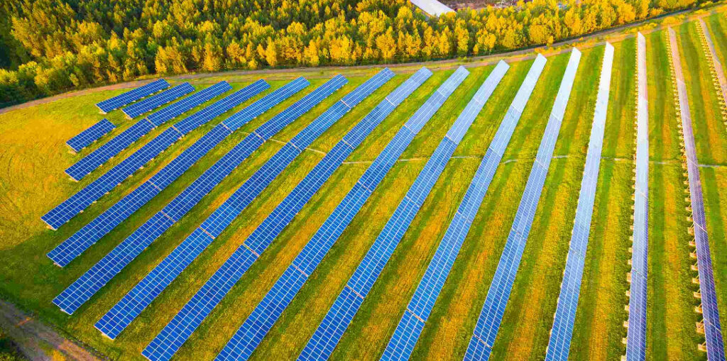 Parque de geração de energia solar. Comercializadora de energia: Encontre a parceira ideal para o seu negócio. Saiba como funciona e como escolher.