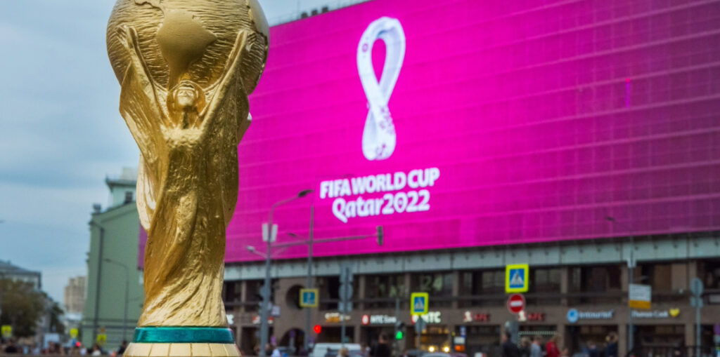 Taça da copa do mundo. Conheça os desafios para uma Copa Sustentável no Qatar