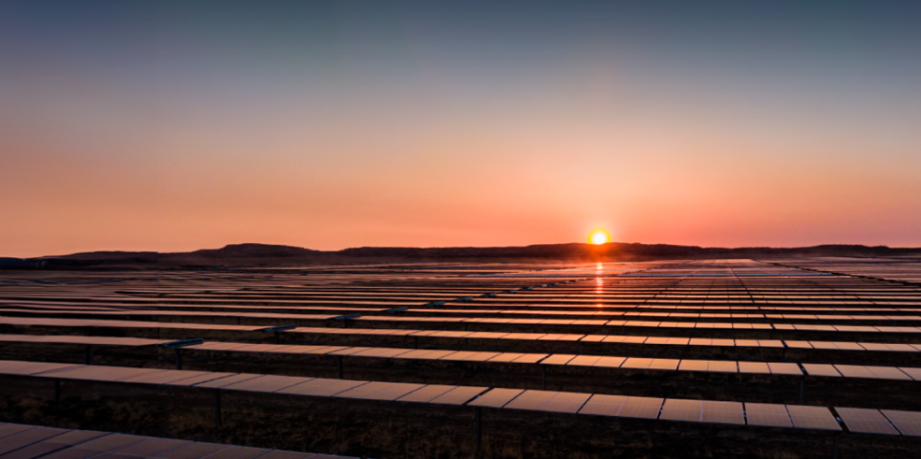 Parque de geração de energia solar. Sustentabilidade e ESG: Incorpore práticas sustentáveis e maximize o impacto positivo na sua empresa